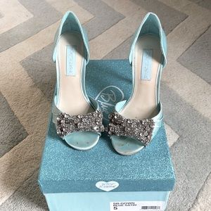 Betsy Johnson SB-Gown Blue Satin Heels Size 5